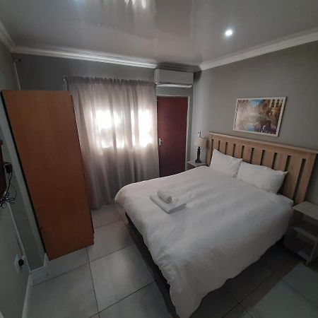 Lux Rooms On 37 Блумфонтейн Экстерьер фото